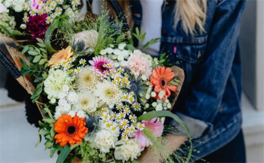 2028年农历四月十二结婚好吗 宜办喜事吉日查询