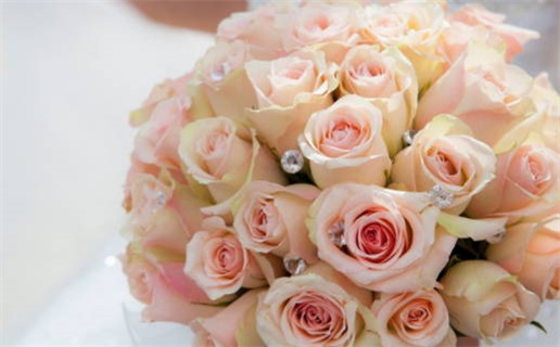 2028年农历四月初五结婚日子如何 办喜事吉利吗