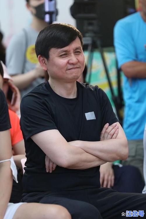 详细阅读:上海张文宏简介:华山医院感染科主任张文宏教授抗疫经历与医学成就全解析 上海张文宏简介:华山医院感染科主任张文宏教授抗疫经历与医学成就全解析